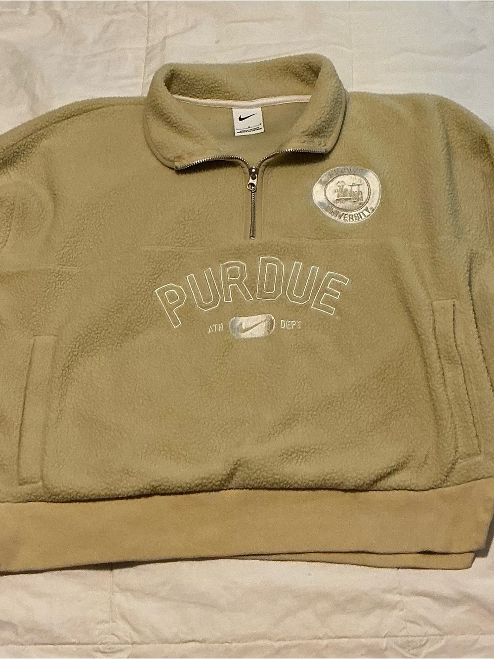 Nike Women’s cropped 1/4 zip Purdue Boilermakers Large Gold Fly Fleece Pullover